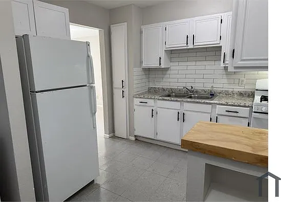 3 bed, 800 sqft, $1,100 — Photo 2