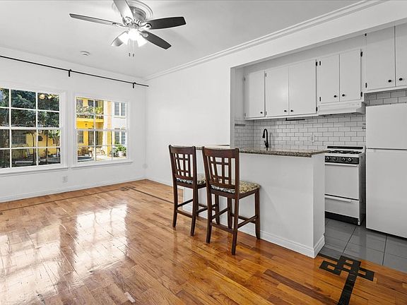 2nd image of 1019 S Westmoreland Ave #19-109