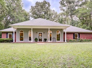 104 Lake Blvd, Vicksburg, MS 39180