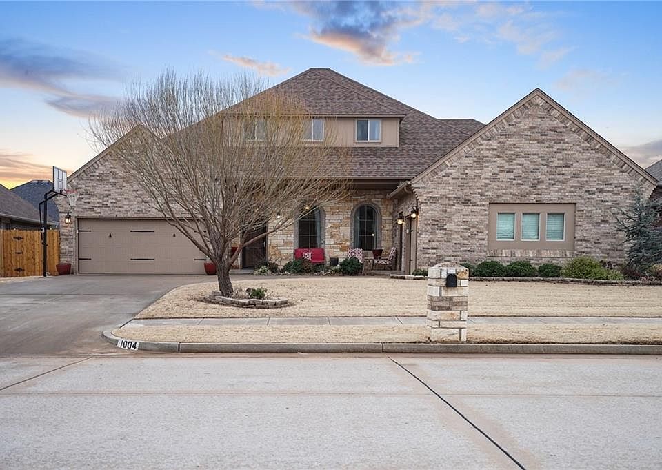 1st image of 1004 Preston Park Dr