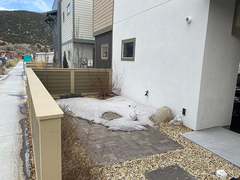 205 Two Rivers Rd #B — Photo 2