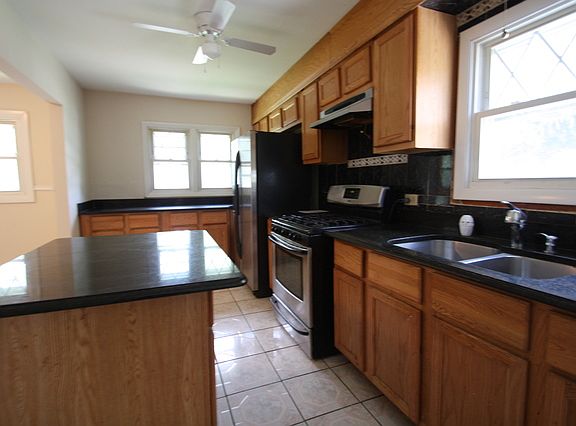 5th image of 905 Joyce Ave