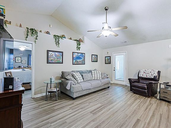 2nd image of 1008 Augustus Dr.