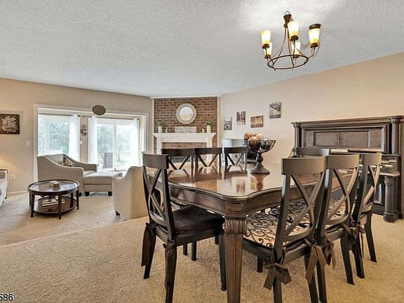 5th image of 402 Brokaw Ct