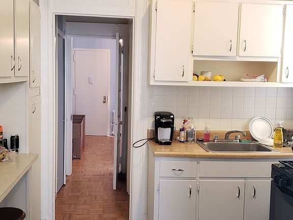 5th image of 2543 38th St APT 4L