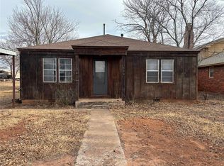 1504 N 6th St, Sayre, OK 73662