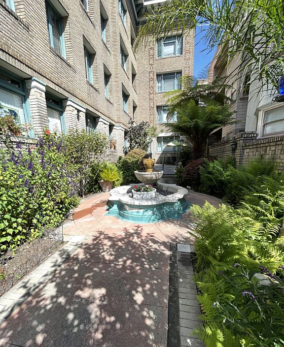 Courtyard area to entrance of buidling