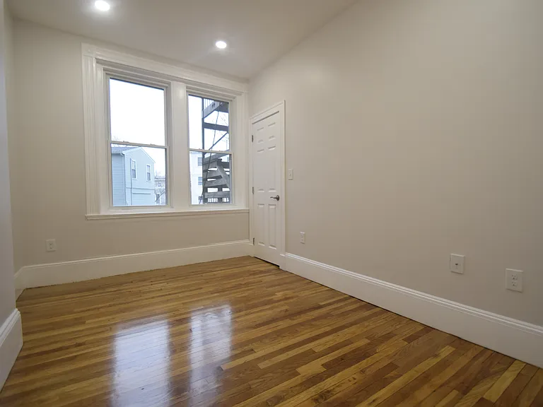 31 Harvard St #2 — Photo 17