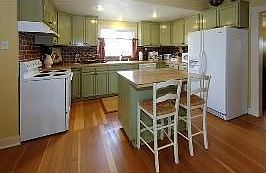 3rd image of 987 Kalmia St