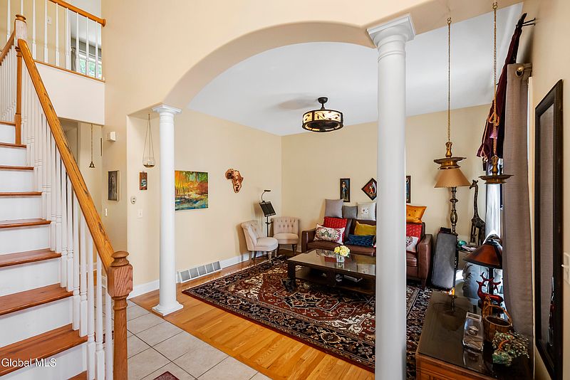5th image of 41 Utica Avenue