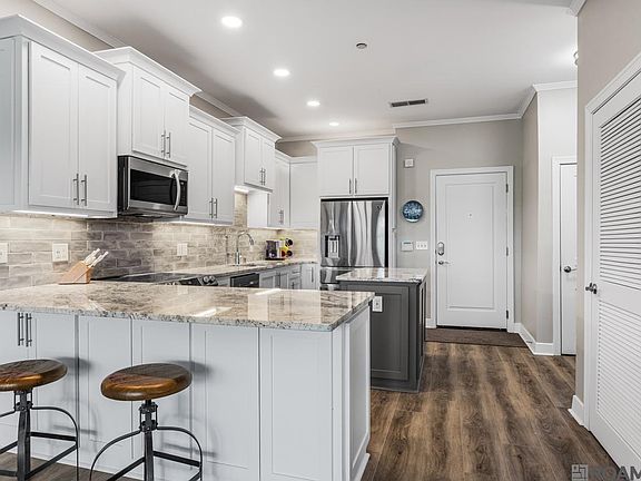 2nd image of 7707 Bluebonnet Blvd APT 204