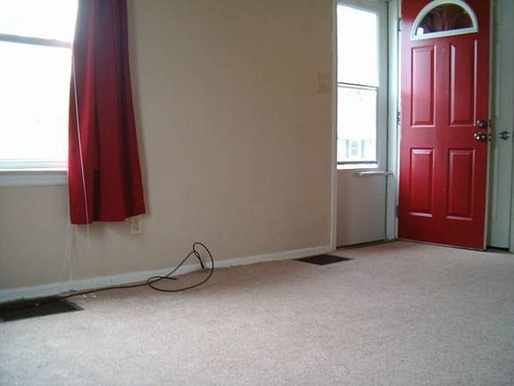 3rd image of 13 Waverly Dr