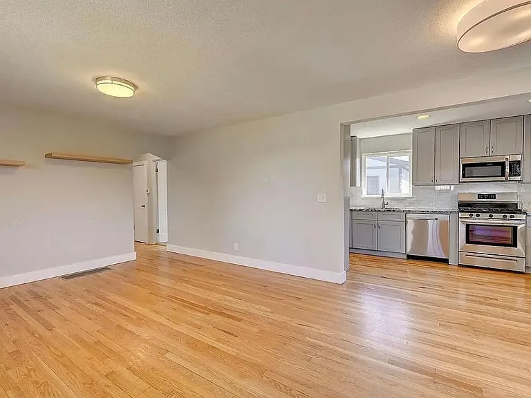 5190 E 33rd Ave — Photo 6
