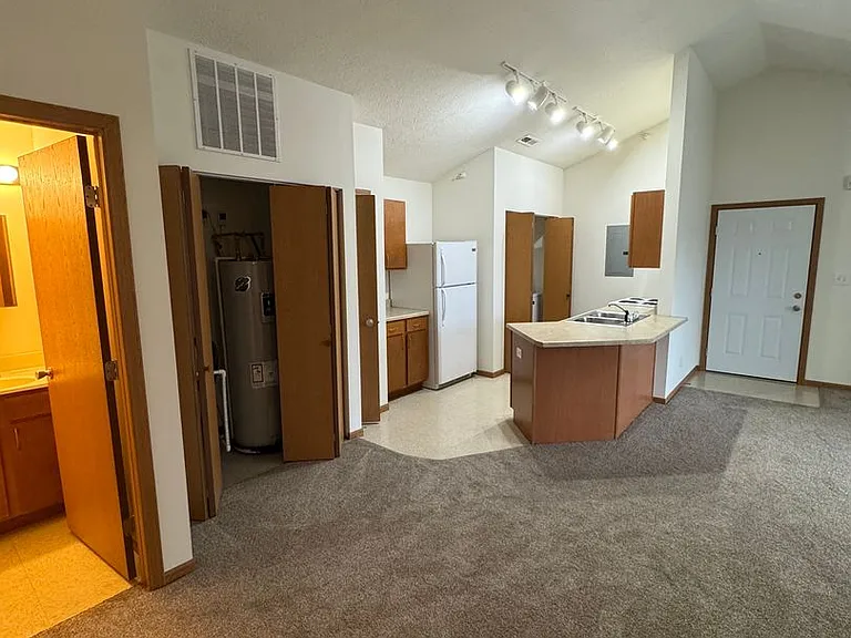 Southern Winds Apartments — Photo 14
