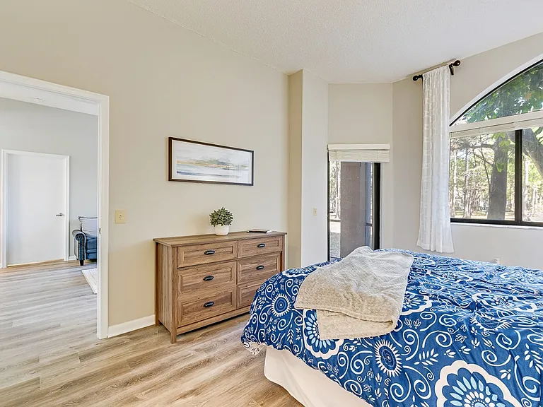 Park Tower - 55+ Active Adult Apartments — Photo 5