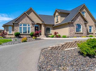 17333 S Fairview Loop, Kennewick, WA 99338