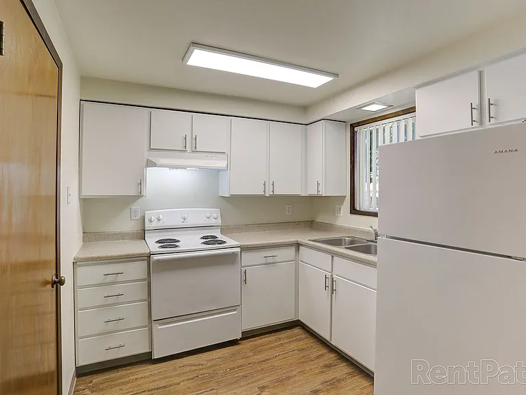 Arrowsmith Apartments — Photo 5