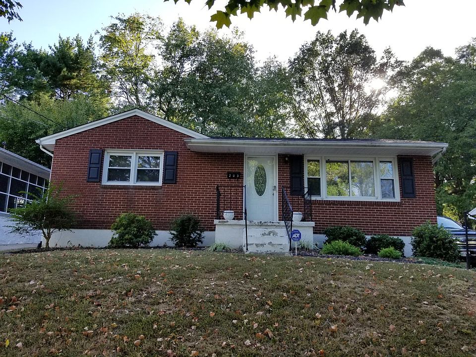 1st image of 203 Chatham Ct