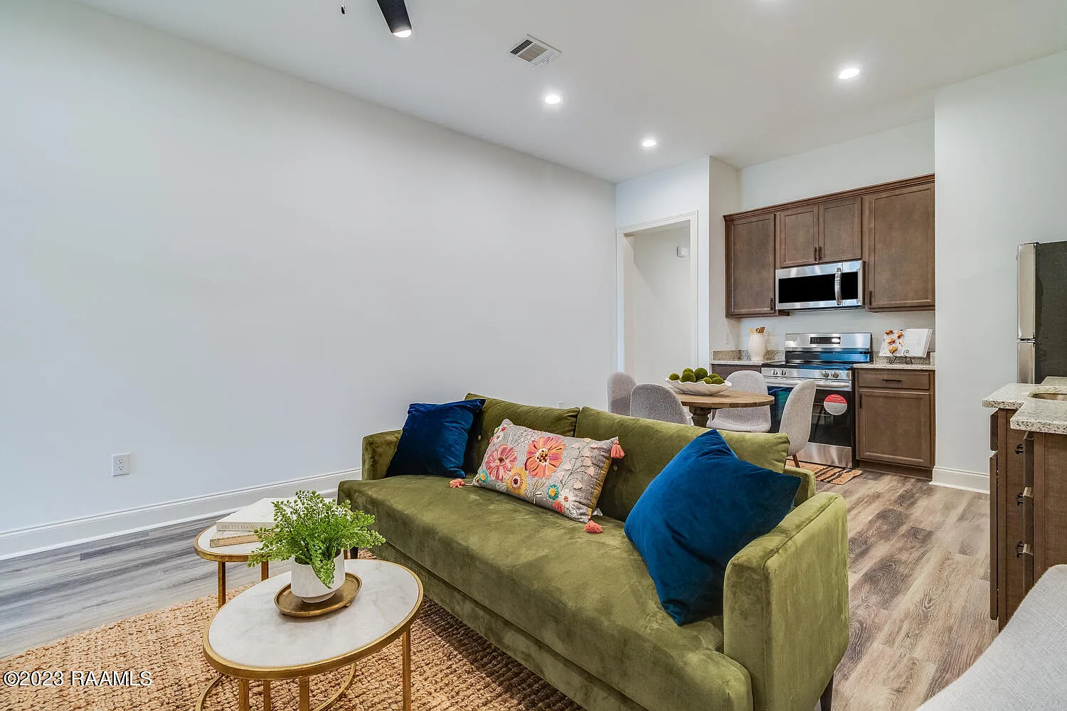 2 bed, 900 sqft, $1,295 — Photo 4