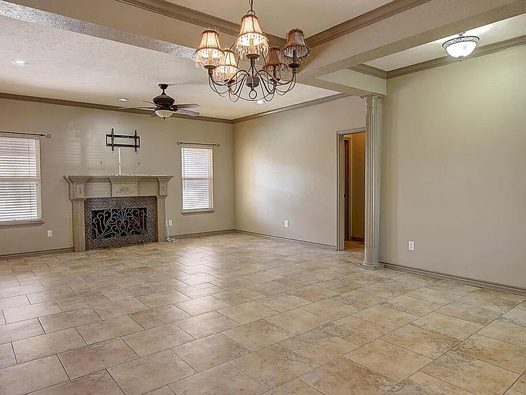 7642 Dallas St — Photo 7