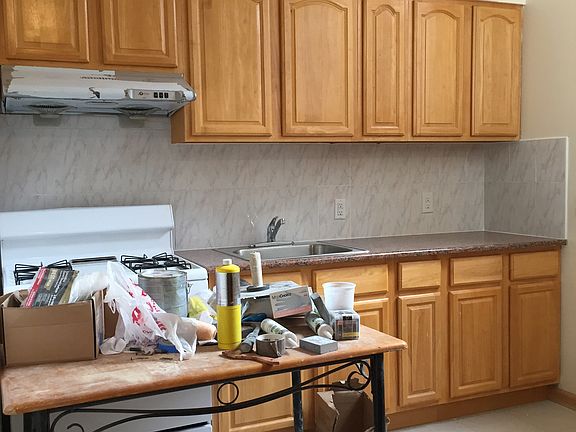 5th image of 161 Wilson Ave #1