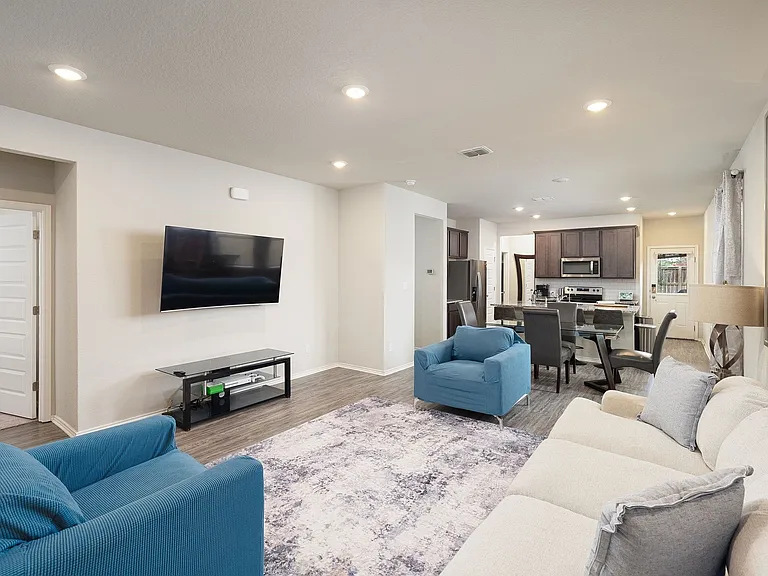 3323 Rosita Way — Photo 3