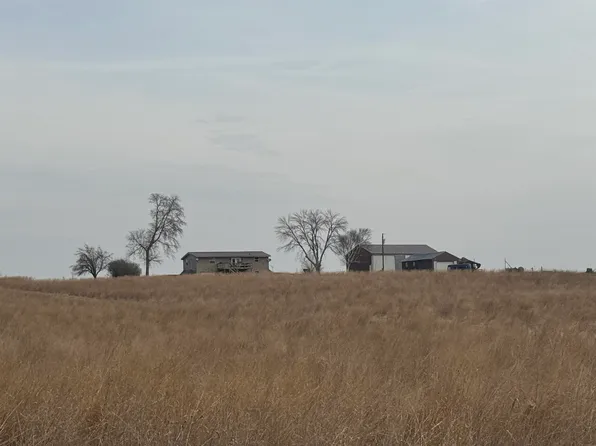 1760 Shadow Ave, Charles City, IA 50616