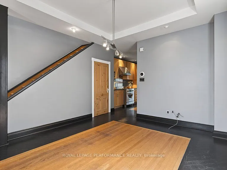 313 Lebreton St S — Photo 17