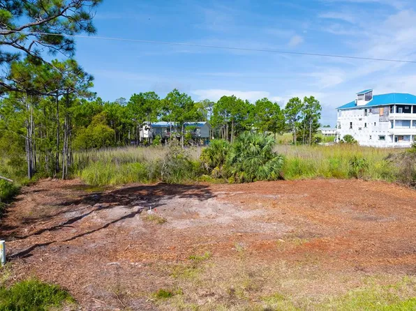 304 Bledsoe St, Eastpoint, FL 32328