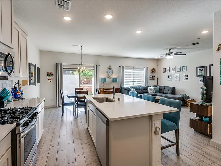 2728 Splendor Dr — Photo 5
