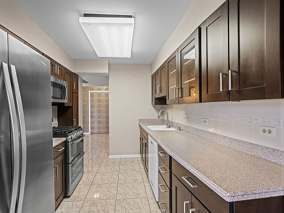 3rd image of 350 E Dundee Rd APT 207B