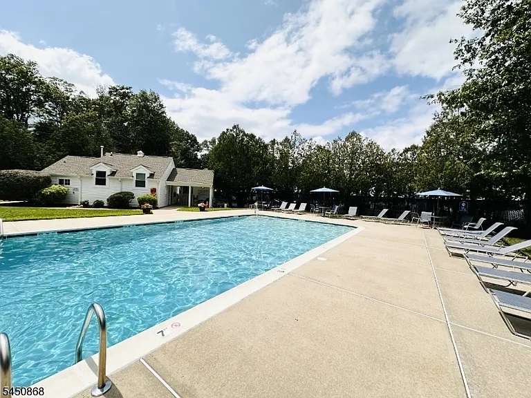 111 Almond Dr #111 — Photo 22