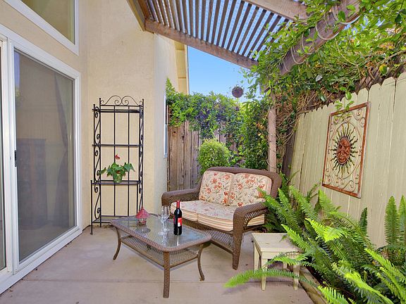 3rd image of 54 Rollingbrook Cir