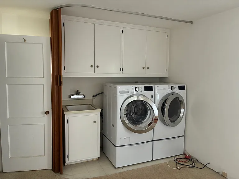 217 Avenue E — Photo 5