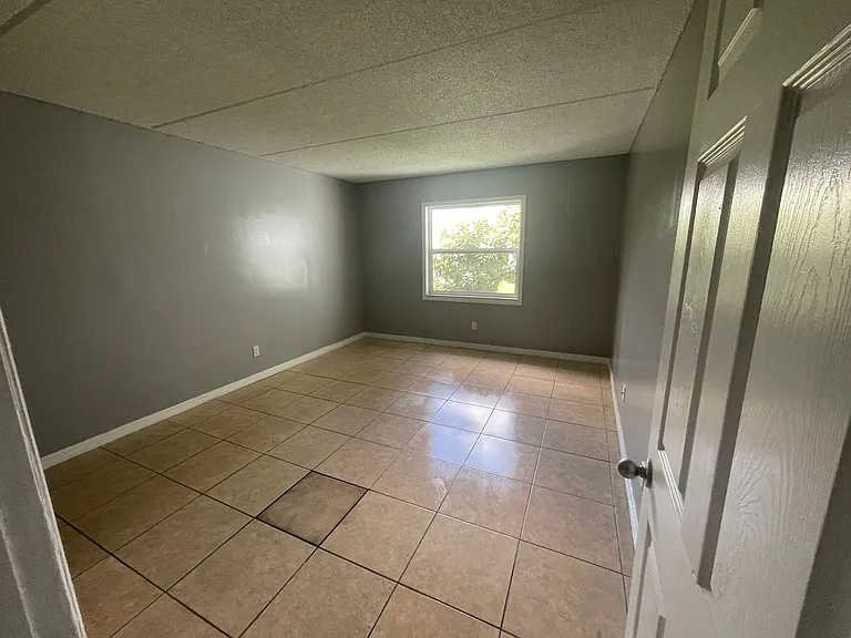 2874 Somerset Park Dr #203 — Photo 6
