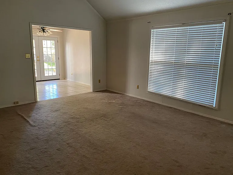 1408 Preston Ct — Photo 3