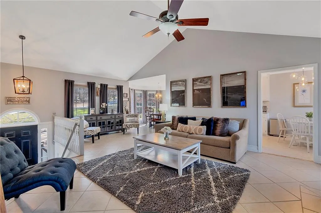 4 bed, 3.0 bath, 2019 sqft, $5,750 — Photo 2