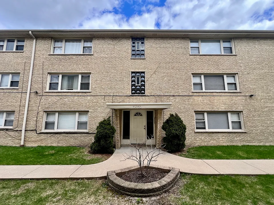 3450 W Bryn Mawr Ave #2N
