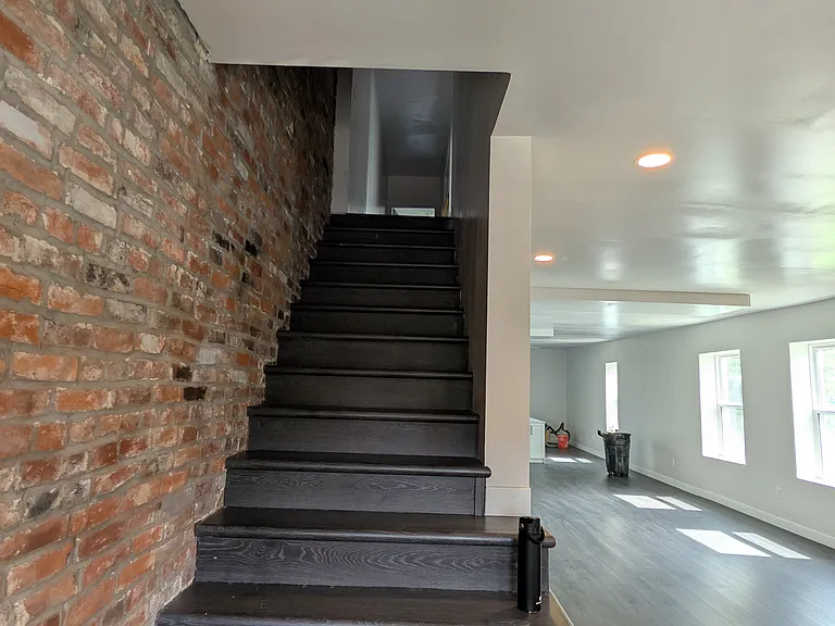 4725 McMillan Ave — Photo 1
