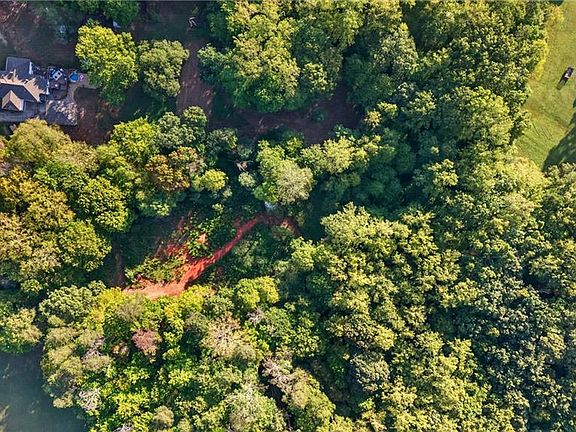 4th image of 1410 Old Hollow Rd