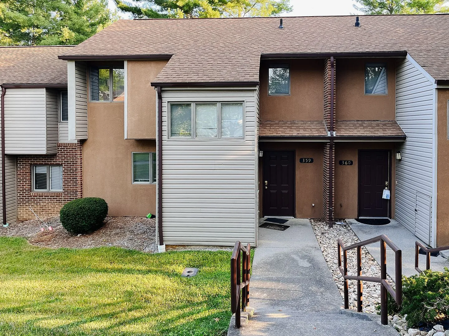 3 Bedroom 2.5 Bath Townhouse — Photo 2