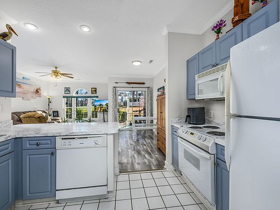 5th image of 687 Riverwalk Dr. #102
