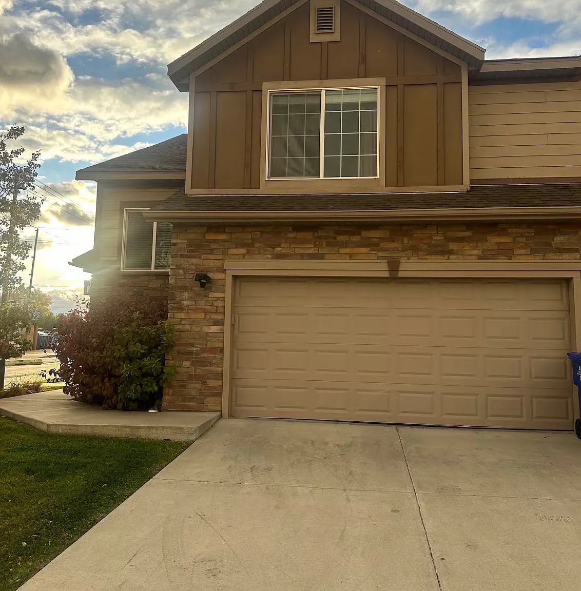 3 bed, 1274 sqft, $2,300 — Photo 1