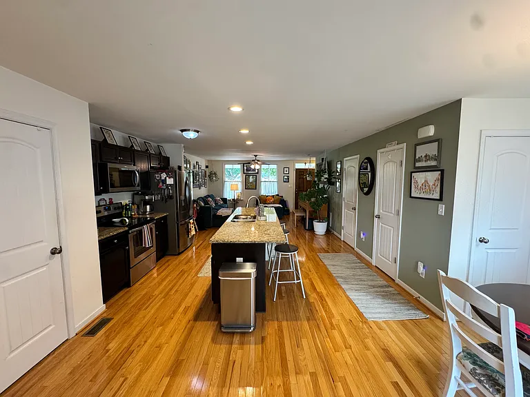 304 W Leigh St — Photo 8