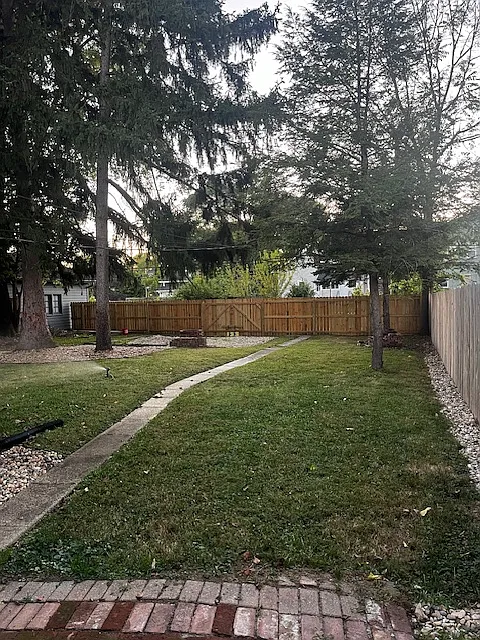 2 bed, 2.5 bath, 1000 sqft, $1,600 — Photo 3