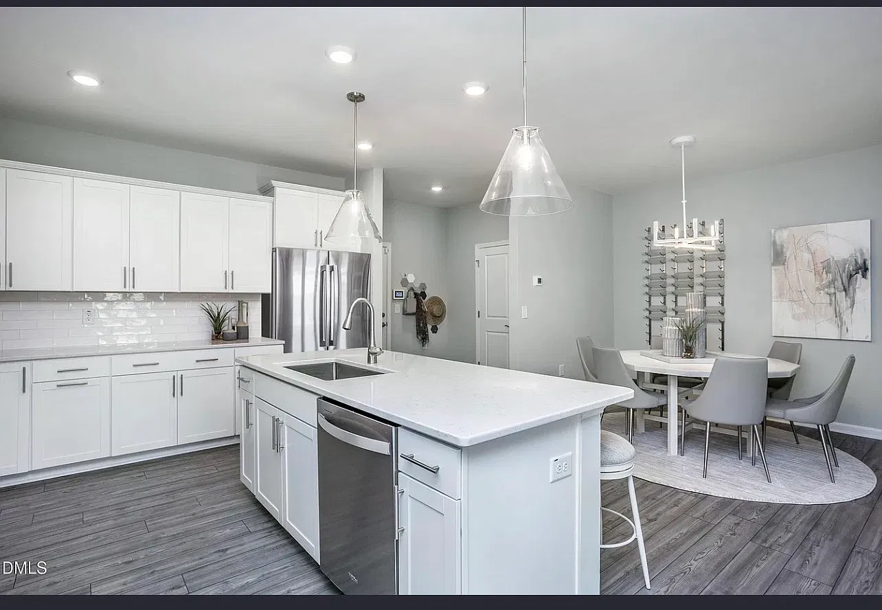 3 bed, 2.5 bath, 1955 sqft, $2,495 — Photo 2