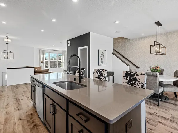 2324 Gateway Curv, Saint Paul, MN 55109