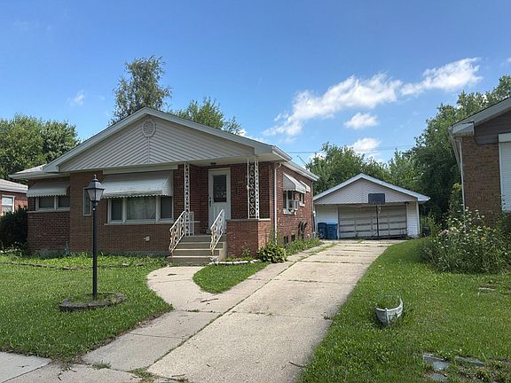2nd image of 805 N Maple Dr