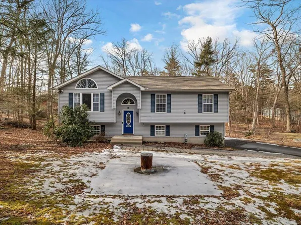 2713 Pocono Cir, Bartonsville, PA 18321