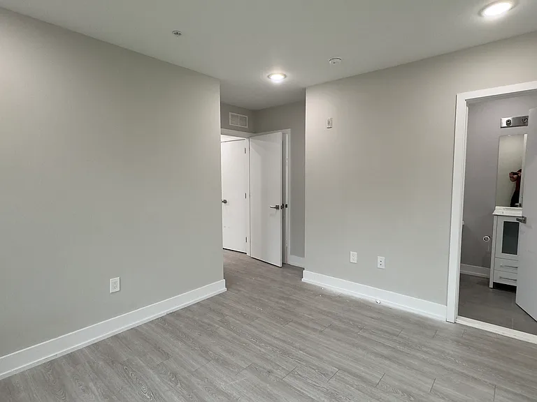 649-1 N 35th St #202A — Photo 24